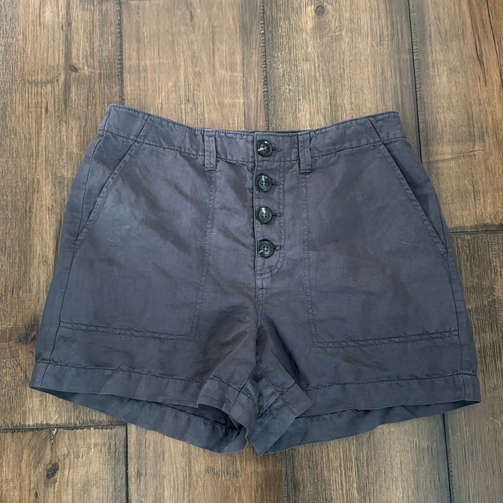 NWOT loft size 6 gray shorts